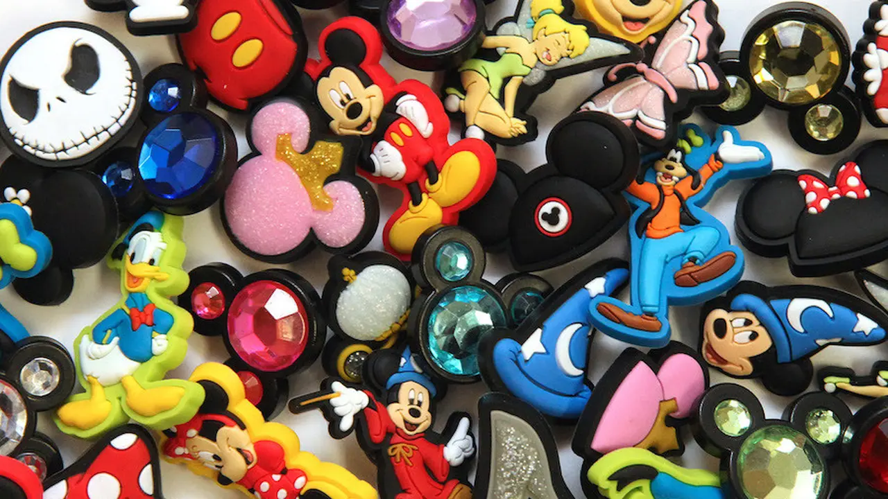 [Bintang] 10 Inspirasi Kado Buat Sahabatmu yang Suka Banget Kartun Disney