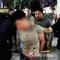Terduga pelaku, SHM (kanan) ditangkap polisi saat berada di salah satu klinik dekat Markas Brimob, Makassar, Senin dini hari (15/6/2026) (Antara)