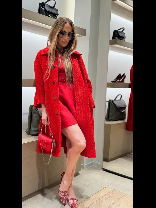 Jennifer Lopez Ditolak Masuk ke Toko Chanel Saat Kunjungi Turki, Reaksinya Jadi Sorotan