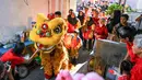 Penampilan barongsai dalam perayaan besar seperti Imlek bertujuan mendatangkan keberuntungan serta mengusir energi negatif. (JUNI KRISWANTO/AFP)