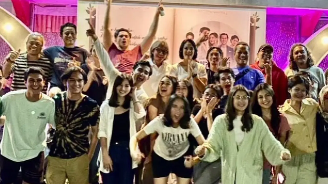 Pesta perpisahan pemain Buku Harian Seorang Istri usai syuting episode terakhir (Foto: Instagram bu_deedee)