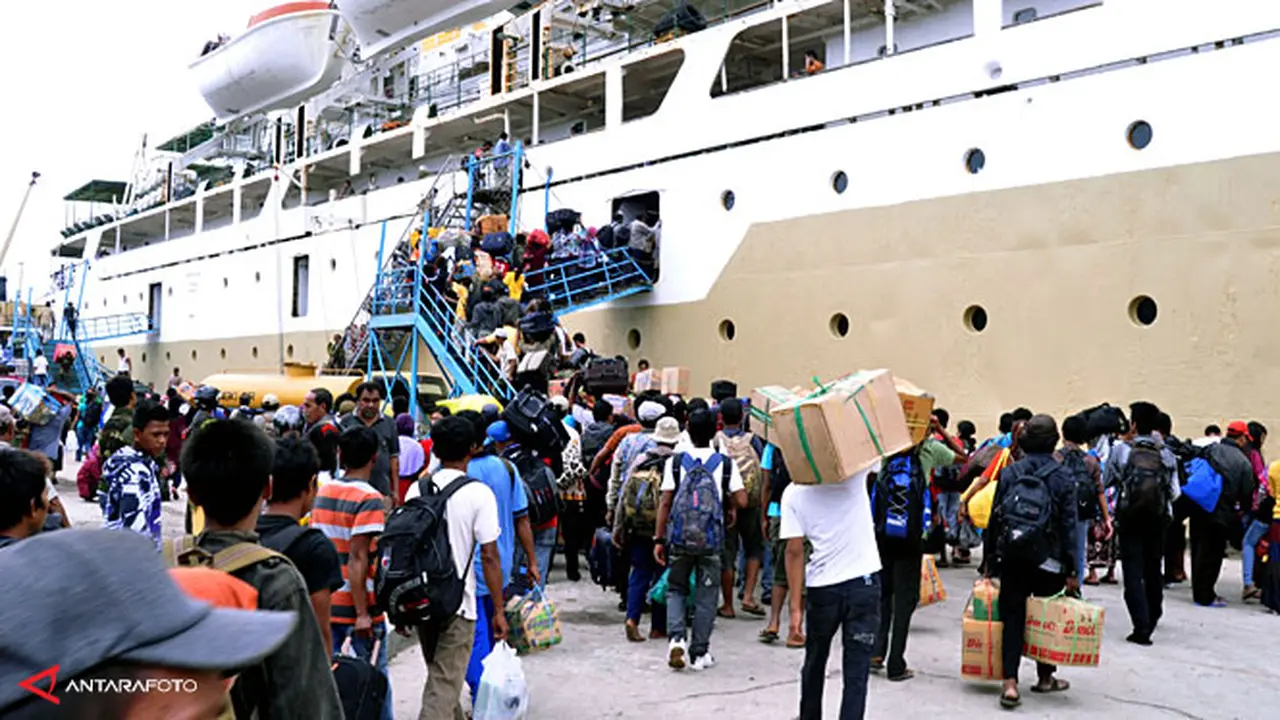 mudik-tanjung-perak-130724c.jpg