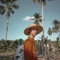 Aawan Setiawan, fashion and travel blogger memberikan tips agar pasanganmu bisa tampil stylish selama liburan akhir tahun 2020.