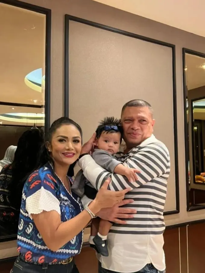 Keakraban Raul Lemos dengan Ameena, putri Aurel dan Atta Halilintar (Foto: Instagram @raullemos06)