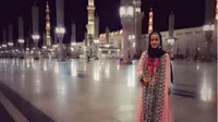 Kebahagiaan Julia Perez Rayakan Valentine di Tanah Suci