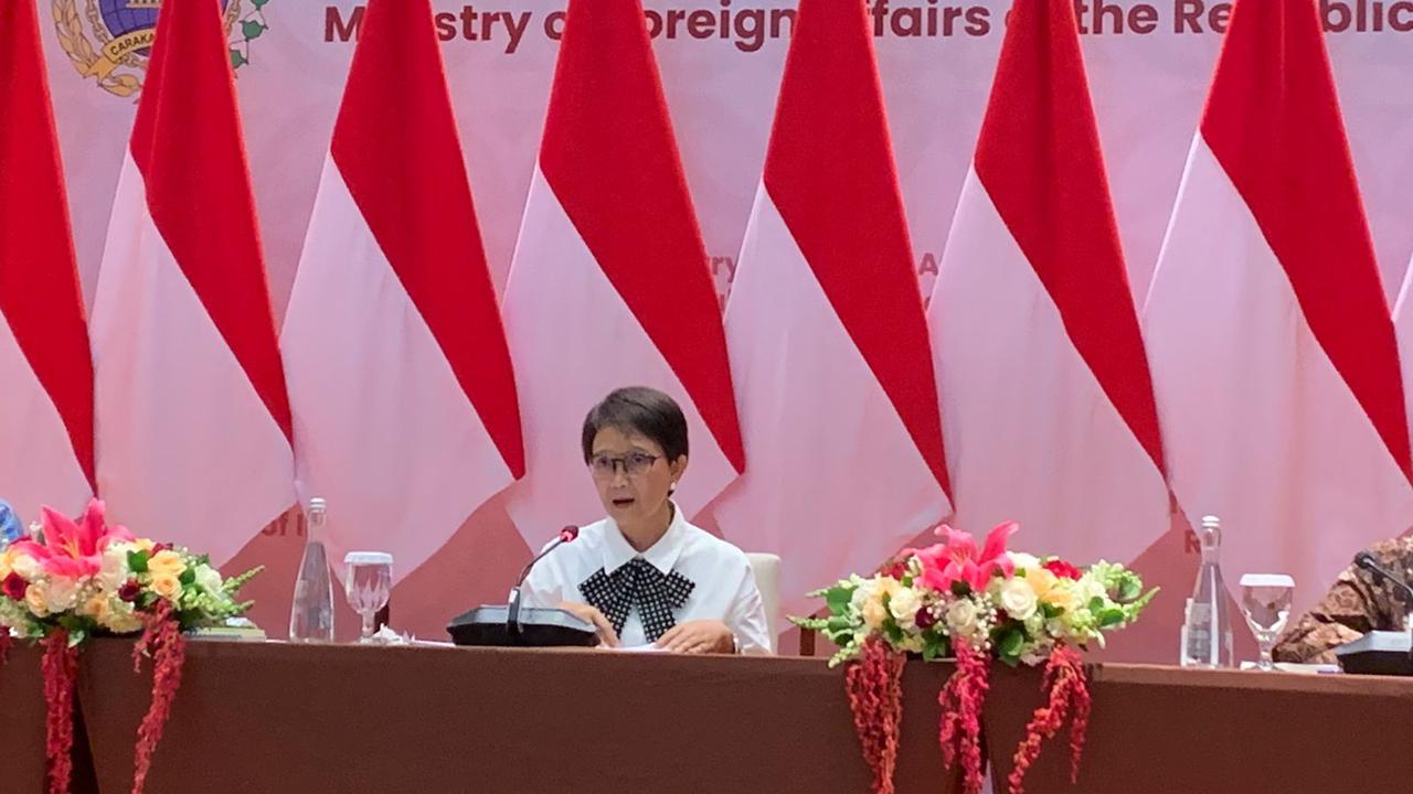 Menlu Retno Marsudi dalam press briefing dalam press briefing yang diadakan pada Kamis (13/10/2022). (Liputan6/Benedikta Miranti)