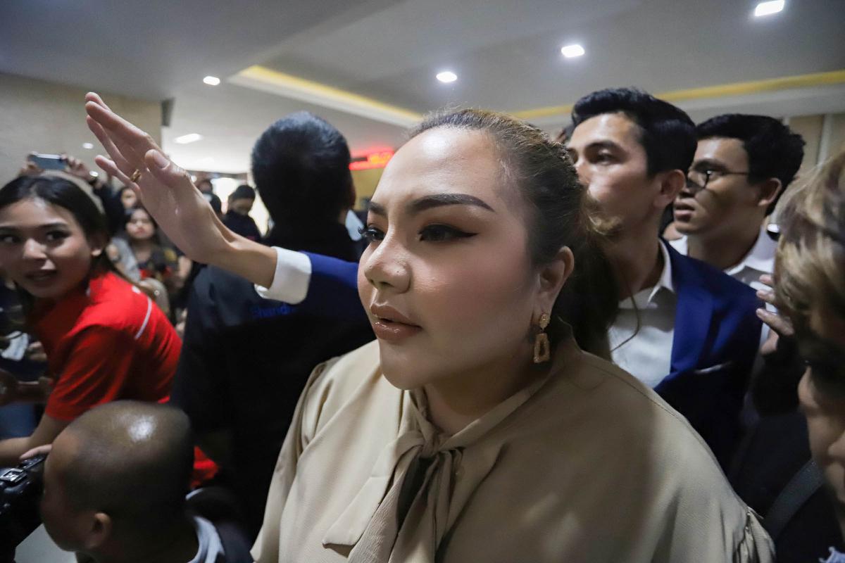 FOTO: Lisa Mariana Sambangi Mabes Polri, Jalani Tes DNA