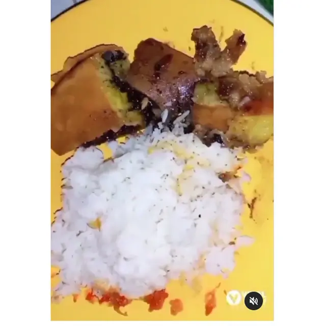 6 Potret Martabak Manis Disantap dengan Nasi Ini Bikin Gagal Lapar