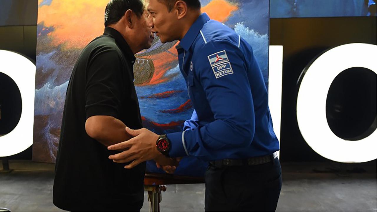 FOTO: SBY Rayakan HUT Demokrat ke-24 dengan Lukisan ‘Only The Strong’