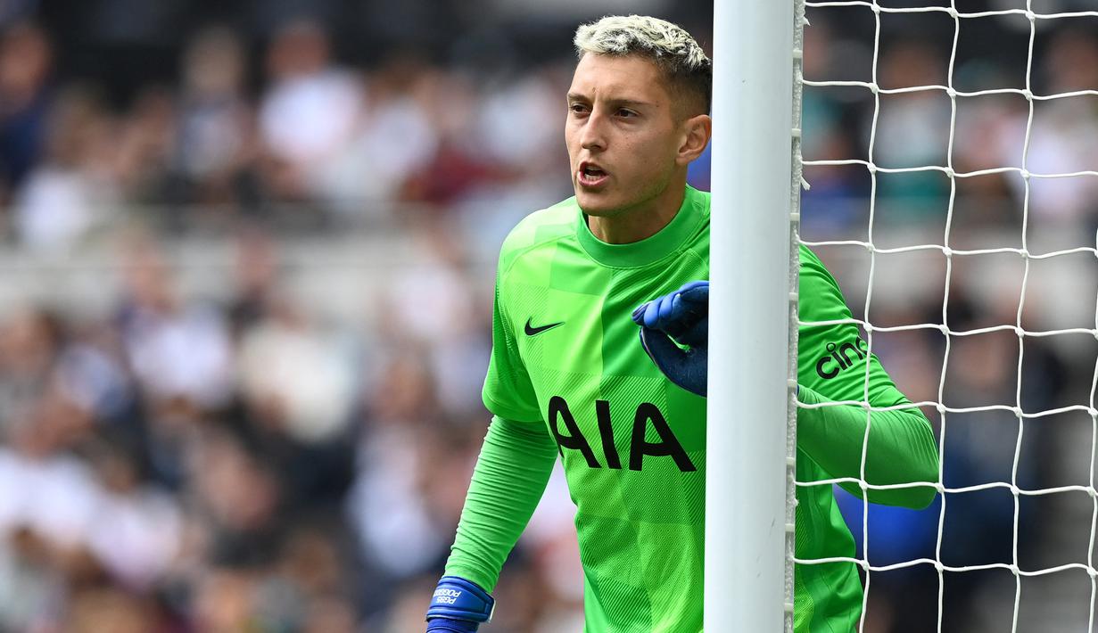 Pierluigi Gollini didatangkan dari Atalanta menuju Tottenham Hotspur pada awal musim ini. Ia tampil impresif pada musim lalu bersama klub asal Bergamo dengan presentase penyelamatan sebesar 63,9%. Sayangnya ia masih kalah bersaing dengan kiper utama The Lilywhites, Hugo Lloris. (AFP/Glyn Kirk)