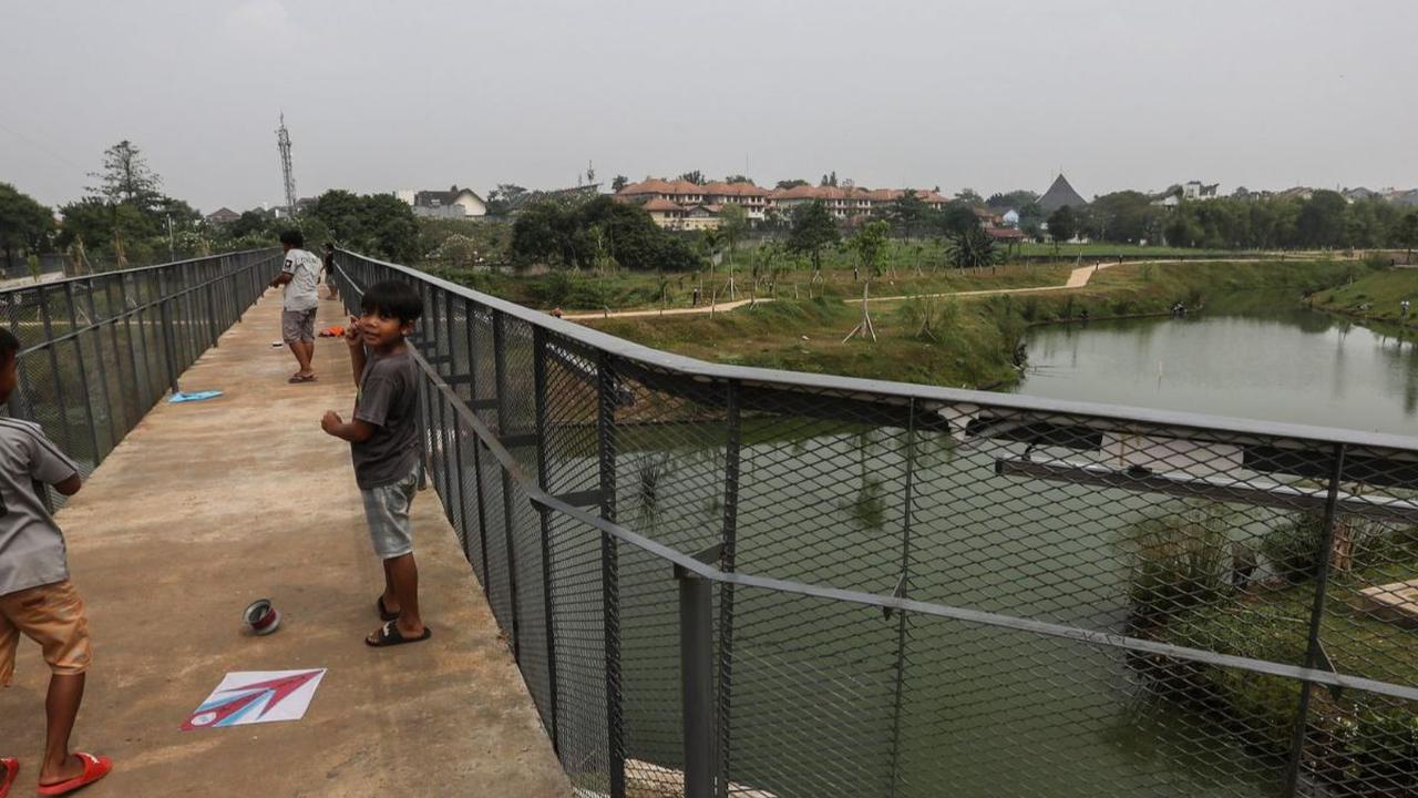 Di lain sisi, kondisi Waduk Lebak Bulus seluas 4,4 hektar itu juga dapat difungsikan sebagai Ruang Terbuka Hijau (RTH) dan Ruang Terbuka Publik (RTP).
