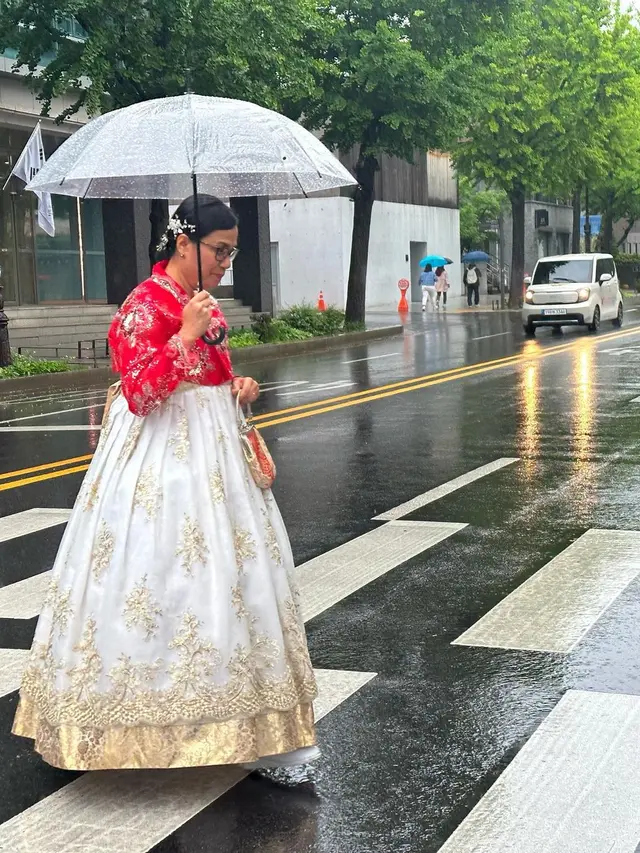 6 Potret Gaya Menkeu Sri Mulyani Pakai Hanbok di Korea Selatan, Bak Drakor