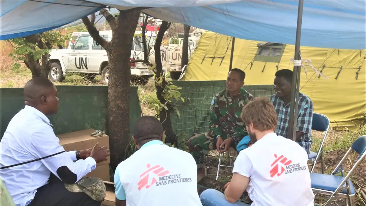 TNI ikut andil dalam negosiasi pembebasan sandera oleh bandit Kongo. (Dokumentasi Puspen Mabes TNI)