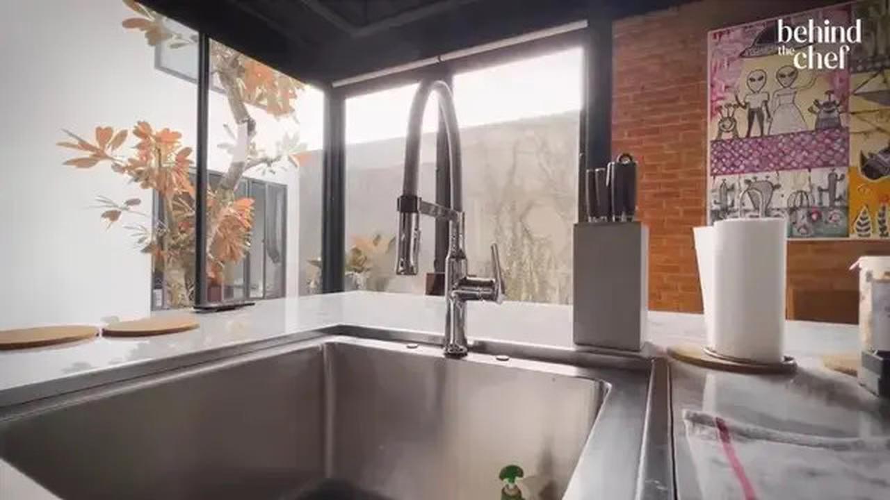 Potret Dapur Rumah Chef Juna, Punya Model yang Elegan dan Estetik