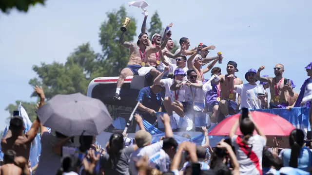 Foto: Melihat Lautan Manusia saat Timnas Argentina Gelar Parade Juara Piala Dunia