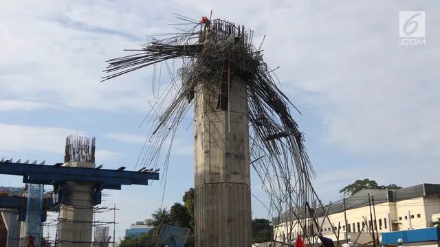 Tiang Girder Tol Becakayu Ambruk