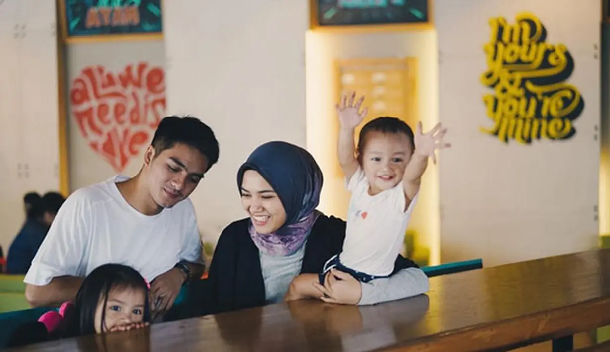Ditemui di kawasan Gatot Subroto, Jakarta Selatan, Sabtu (9/9/2017), Fiza menceritakan keseruannya ketika berhadapan dengan anak didiknya yang kini sudah duduk di semester 7. Meski begitu, ia sangat bahagia. (Instagram/herfiza)