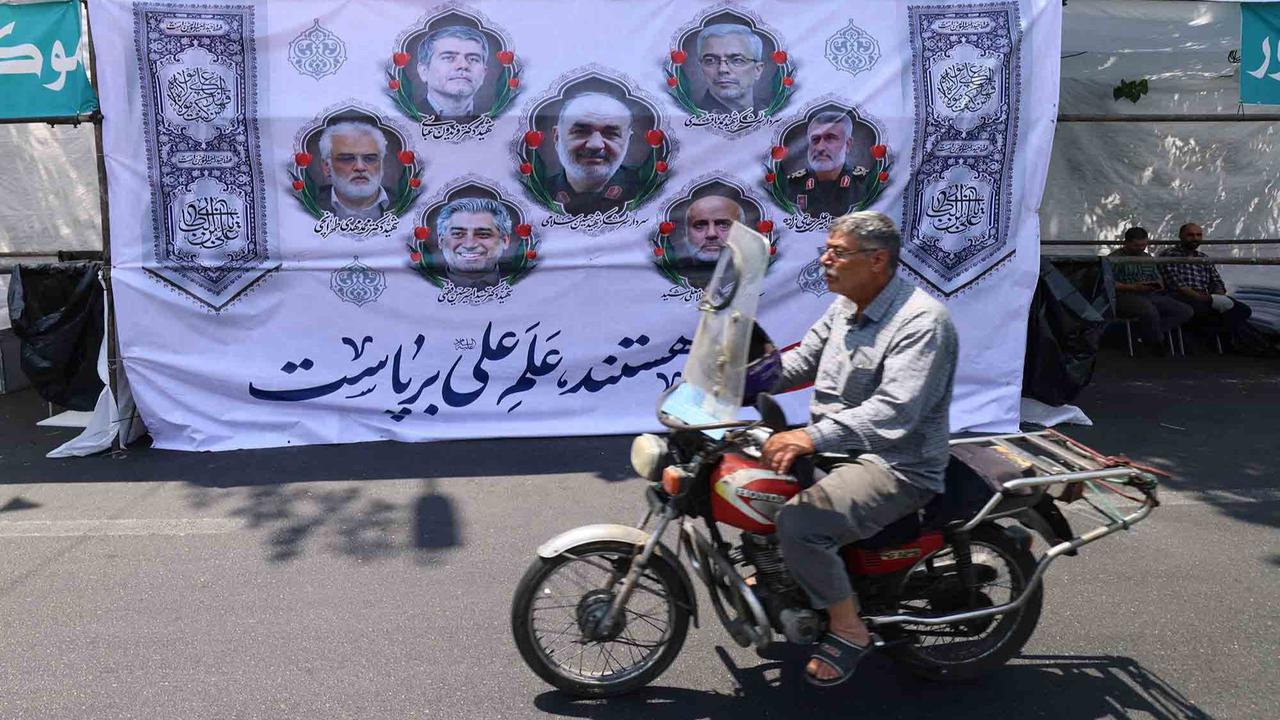FOTO: Suasana Kota Teheran Iran Dihiasi Poster Anti-Israel