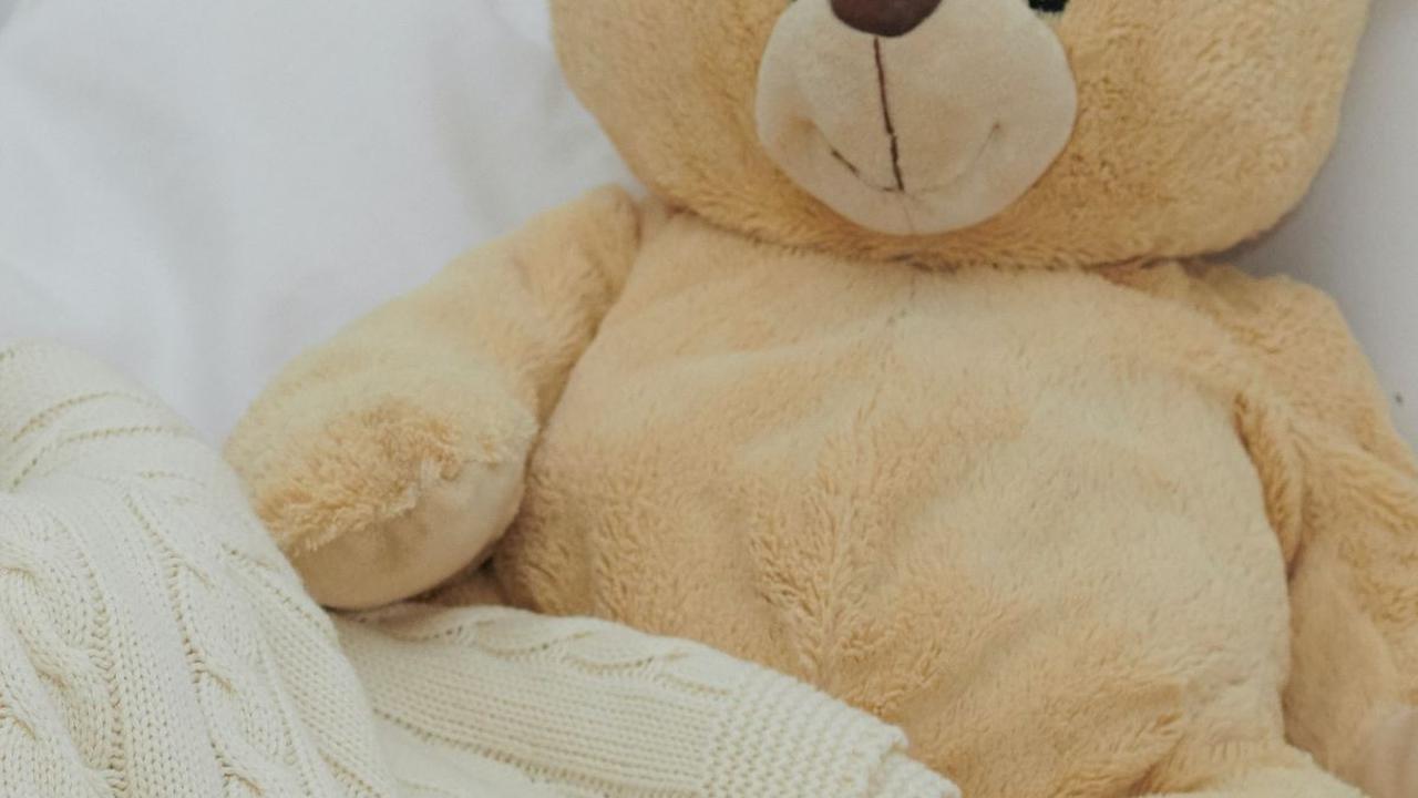 Ketika bayi mengalami cegukan, banyak orangtua sering kali merasa khawatir dan bingung tentang penyebab dan cara mengatasinya. Cegukan pada bayi sebenarnya adalah respons alami dari sistem pernapasan yang sedang berkembang. Ini terjadi ketika otot diafrag