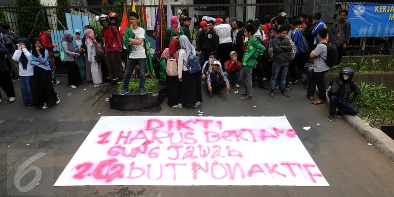 20151007-Dibekukan, Mahasiswa Ibnu Chaldun Gerebek Dirjen Dikti-Jakarta