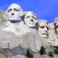 Ukiran 4 wajah presiden AS di Gunung Rushmore. (Wikipedia)