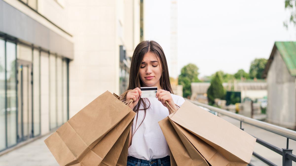 Mengenal Impulsive Buying: Perilaku Belanja Tak Terencana yang Sering Terjadi