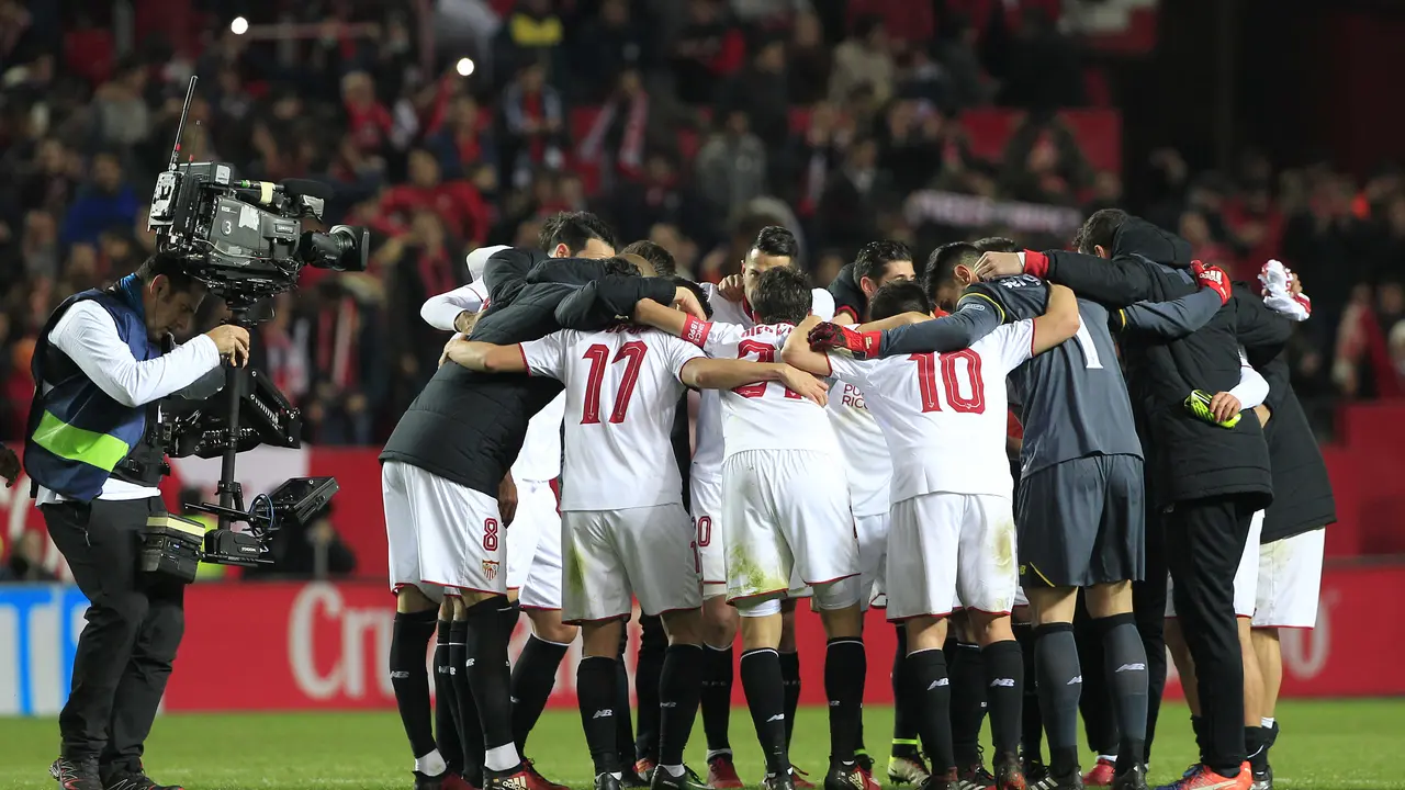Sevilla meraih kemenangan atas Celta Vigo di Estadio Ramon Sanchez Pizjuan, Jumat (28/4/2017) dinihari WIB untuk menyamai perolehan angka Atletico Madrid. (AP Photo/Angel Fernandez)
