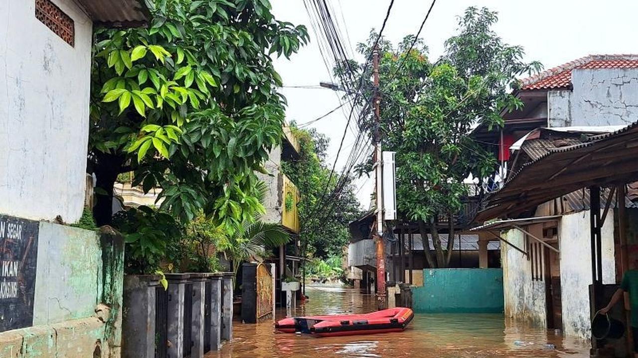 Banjir Pejaten Timur Capai 260 Cm, BPBD DKI Jakarta Pantau Ketinggian Air