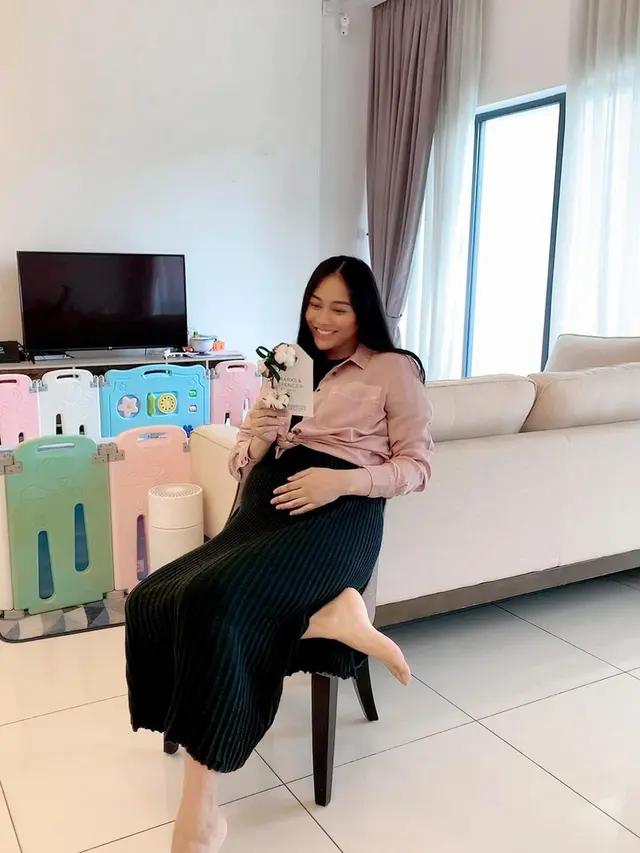 Potret Baby Bump Whulandary Herman. (Sumber: Instagram/whulandary)