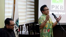 Ketua Umum DPP PKB Muhaimin Iskandar memberi sambutan dalam acara Penyerahan Hadiah Pemennagg PKB Movie Award 2017 di Fraksi PKB, Jakarta (20/9). Festival Film Pendek yang di adakan PKB bertema "Pancasila Rumah Kita". (Liputan6.com/JohanTallo)