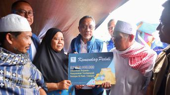 Temui Korban Gempa Cianjur, Mendag Zulhas Beri Bantuan Rp 2,5 M dan Sembako