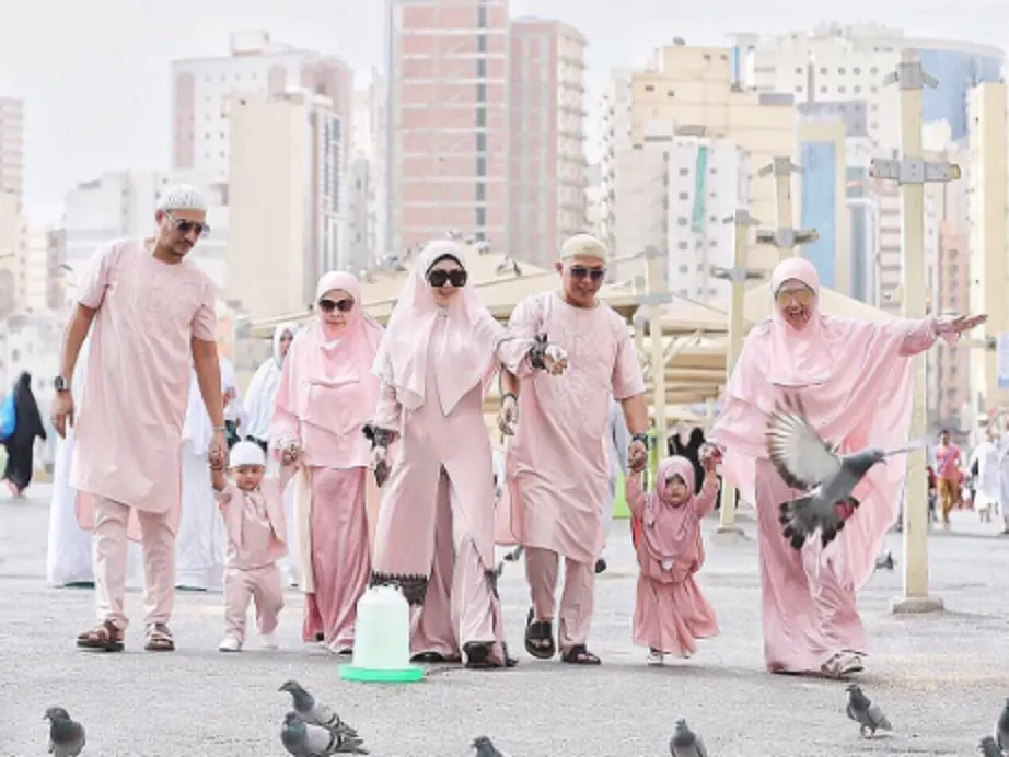 Syahrini menjalankan ibadah umrah atas kerjasama dengan sebuah travel umroh dan haji. (Instagram/princessyahrini)