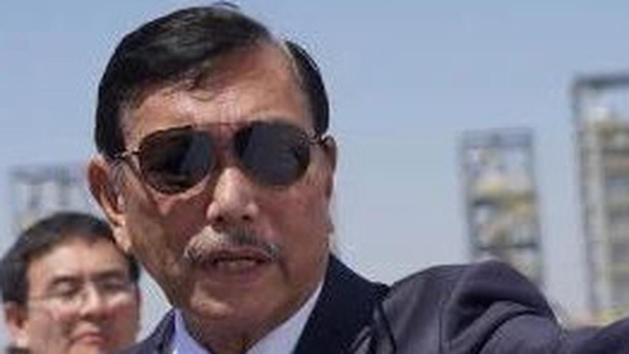 Beredar Kabar Belasan Menteri Ingin Mundur, Luhut: Sudah Ditawarin Enggak Mundur-Mundur
