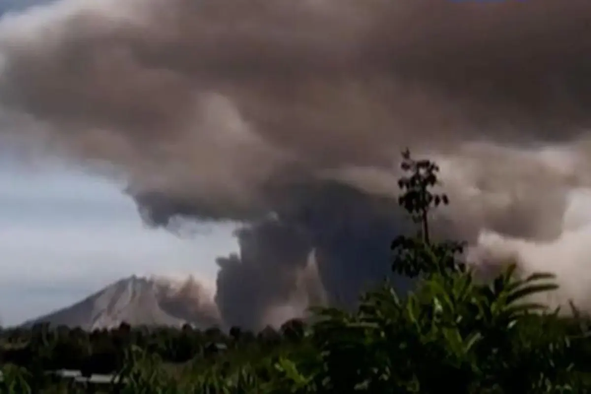 Gunung Sinabung kembali Erupsi hingga Ustaz Menjawab