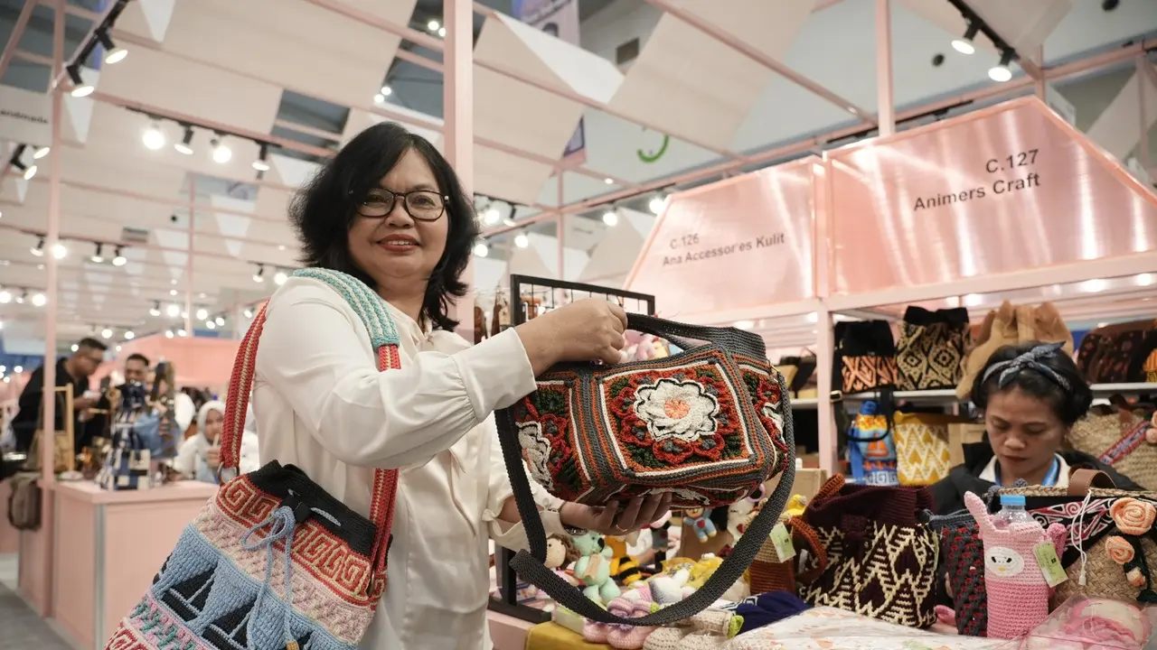 Anita M Simamora, pendiri Animers Craft asal Medan yang berfokus pada kerajinan rajut