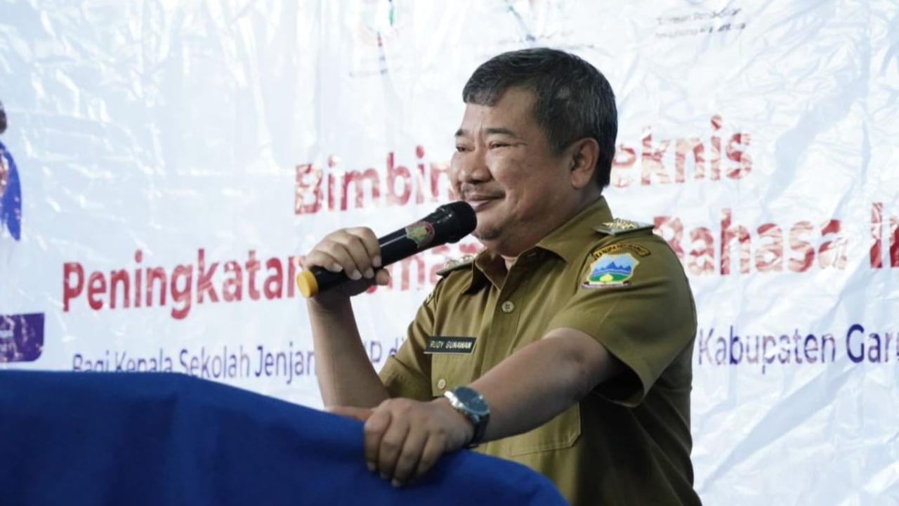 "Jadi orang itu tidak merasa meminjam padahal di Garut itu yang seperti itu (pinjam ke PNM) sudah di atas 900 miliar dan NPL (Non-Performing Loan)nya kurang dari 1 persen bisa di check,"