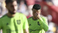 Reaksi Cristiano Ronaldo saat gawang Manchester United kembali dijebol Brentford pada pertandingan Liga Inggris di&nbsp;Gtech Community Stadium, London, Sabtu,&nbsp;13 Agustus 2022. MU kalah 0-4. (AP Photo/Ian Walton)