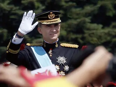 Pangeran Felipe VI resmi dilantik menjadi Raja Spanyol menggantikan sang ayah, Juan Carlos, di La Zarzuela Palace, Madrid, Spanyol, (19/6/2014). (REUTERS/Juan Carlos Cardenas)