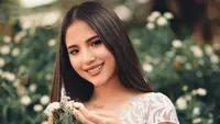 ilustrasi perempuan tersenyum/Photo by Renato Abati from Pexels