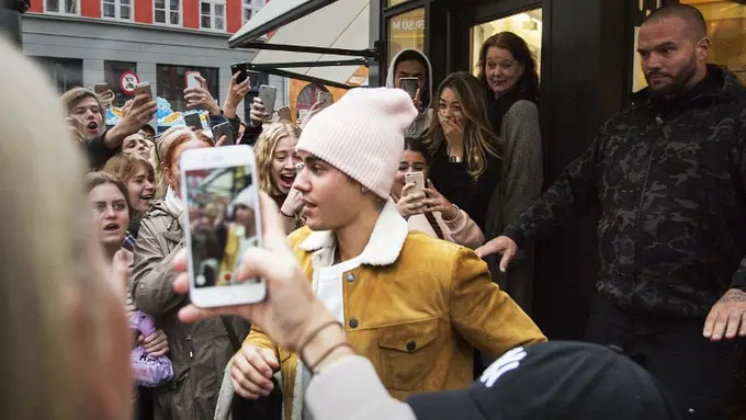 Justin Bieber meminta penggemarnya untuk berhenti berteriak. (AFP/Bintang.com)