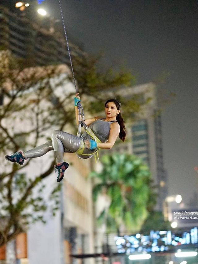 Seleb Wanita yang Suka Olahraga Panjat Tebing
