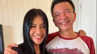 Denada punya andil pada pertemuan Aisha dan Jerry Aurum. Ia harus memikirkan kondisi Aisha yang tak pernah keluar dari Singapura. Sedangkan Jerry Aurum juga belum bisa untuk ke Singapura untuk menemui Aisha. [Foto: Instagram/denadaindonesia]