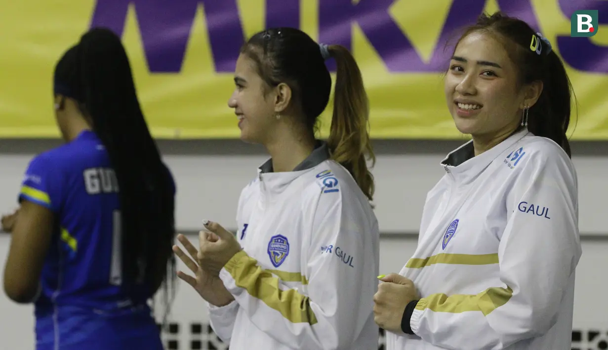 Yolla Yuliana adalah salah satu atlet voli Indonesia yang memiliki paras wajah cantik. Kiprahnya pun tidak dapat dipandang sebelah mata. (Bola.com/M Iqbal Ichsan)