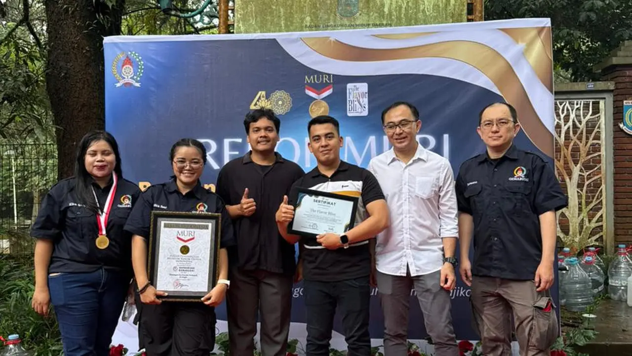 Generasi Muda Buddhis Indonesia (Gemabudhi) memperingati hari jadinya yang ke-40, dengan kegiatan berbasis lingkungan dengan Penuangan Ecoenzyme Terbanyak di Sungai (Istimewa)