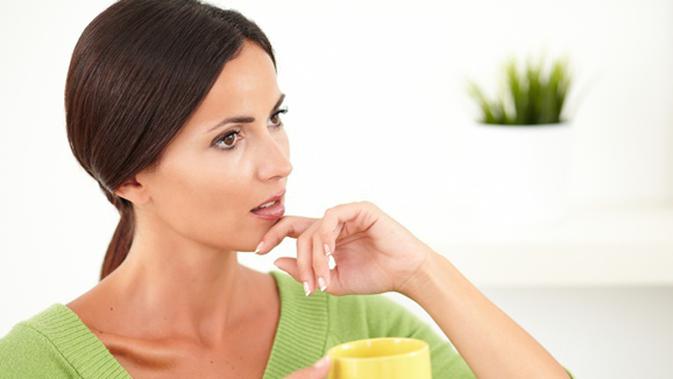 Jerawat Nongol Di Dagu Ini 6 Cara Alami Mengatasinya Beauty Fimela Com Berbeda dengan jerawat kecil atau beruntusan yang lebih sering muncul di dahi, jerawat di dagu umumnya berukuran besar. jerawat nongol di dagu ini 6 cara