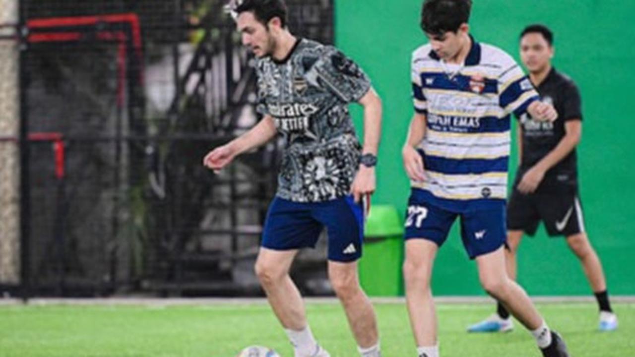 5 Potret Ganteng Arsen Anak Rifky Balweel, Genap 14 Tahun Sudah Sepantar Sang Ayah - Hobinya Sepakbola