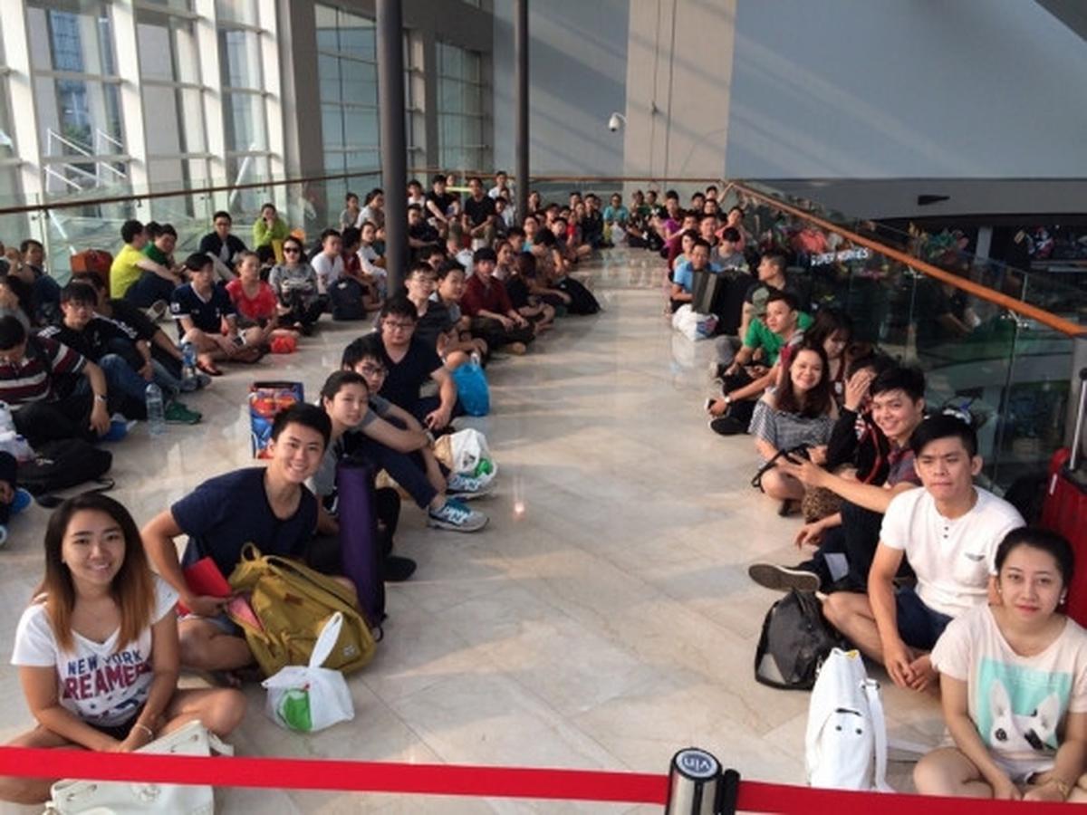 Tak peduli kabut asap, warga Singapura antusias antre iPhone 6s