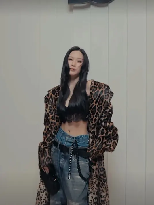 <p>Moon Ga Young jadi salah satu undangan Dolce &amp; Gabanna yang cukup mencuri perhatian [@dolcegabbana]</p>