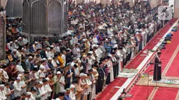 Sholat Jumat ini berlangsung lancar dan khidmat. (Liputan6.com/Angga Yuniar)