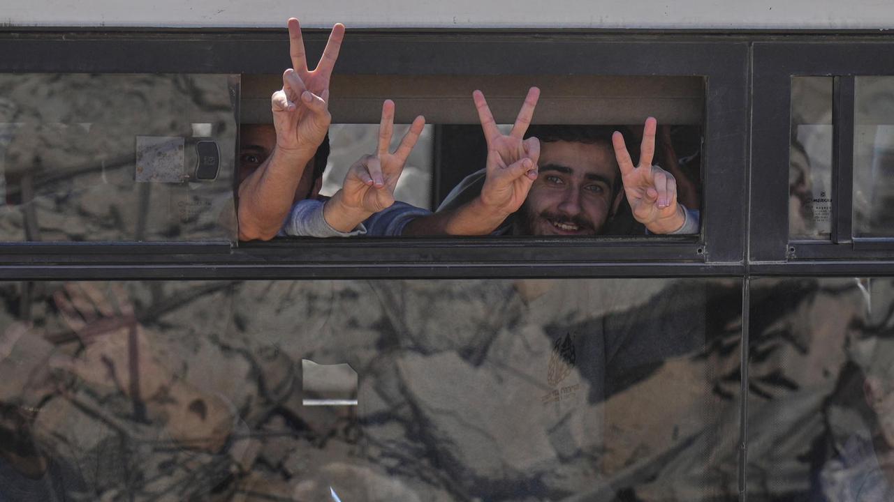 FOTO: Ribuan Tahanan Palestina Dibebaskan, Warga Gaza Sambut dengan Tangis dan Sorak Kemenangan